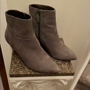 Cole Hahn women’s gray suede Ankle Boots size 8-1/2